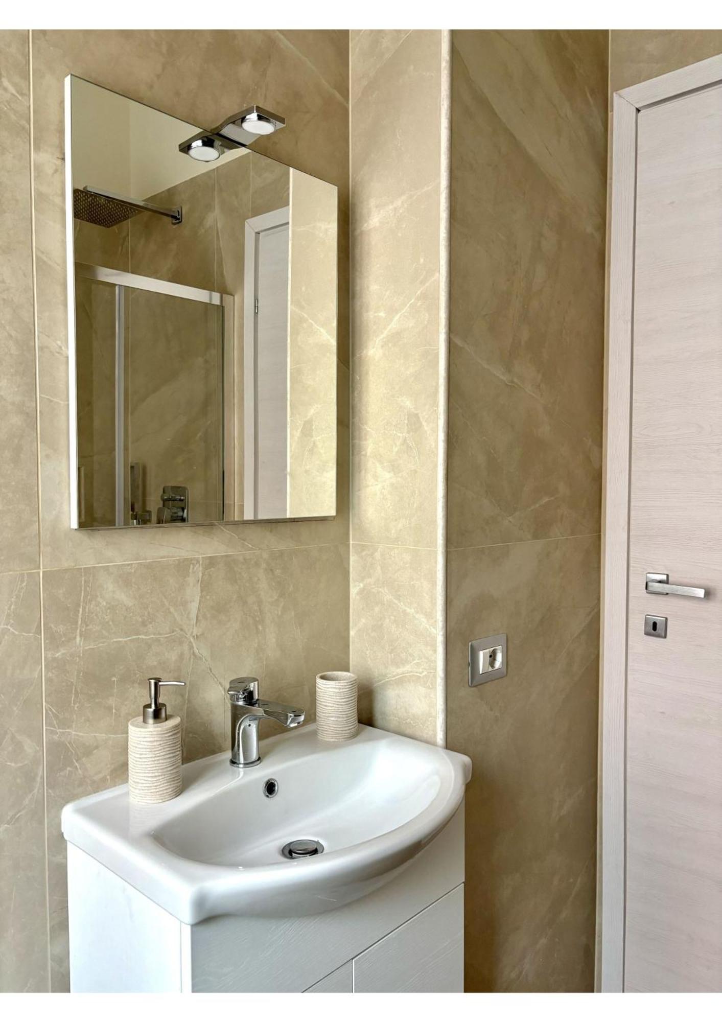 Vakantiehuis Casa Blaserna Nel Cuore Dello Shopping A Marconi E Trastevere *