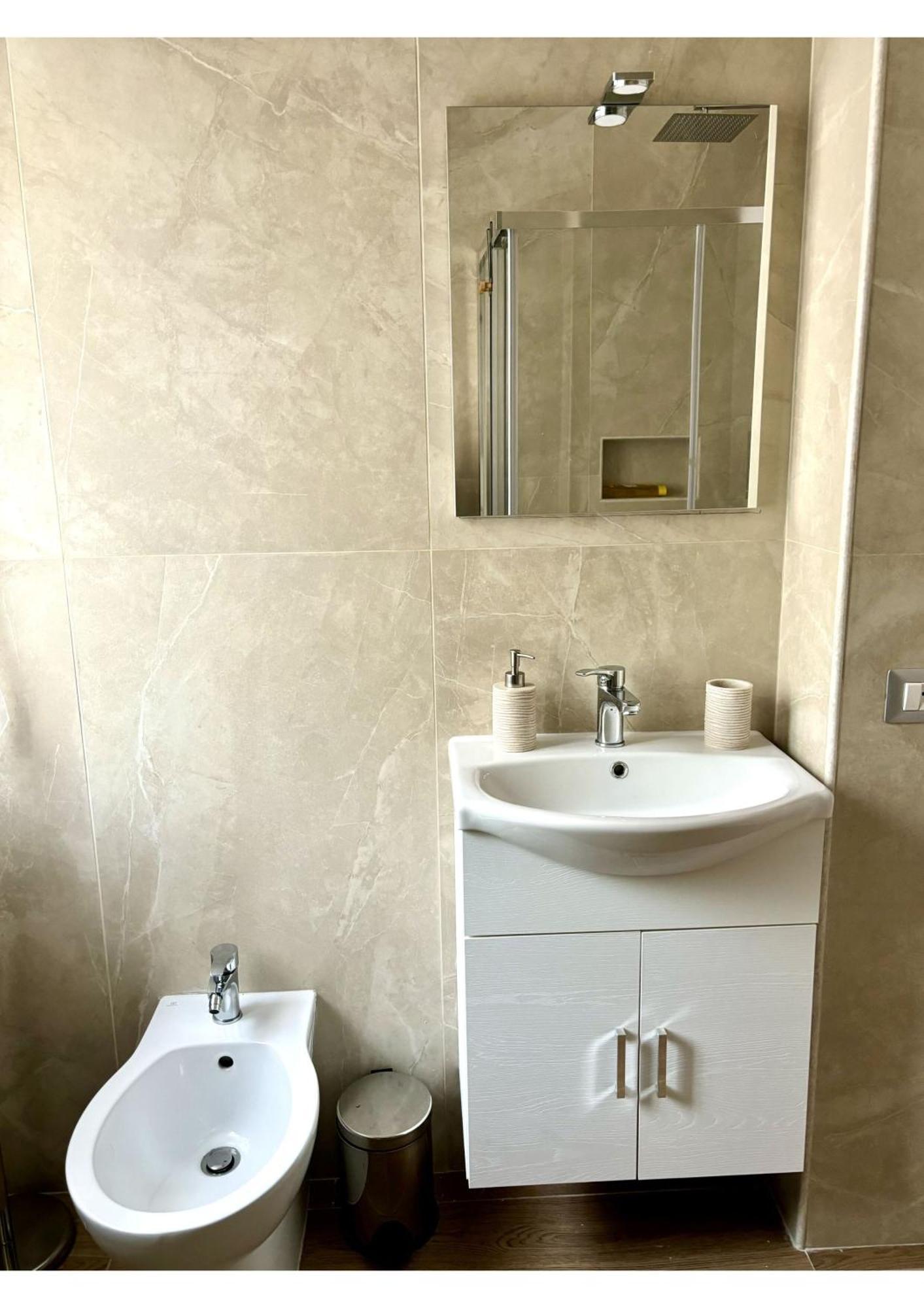Vakantiehuis Casa Blaserna Nel Cuore Dello Shopping A Marconi E Trastevere *